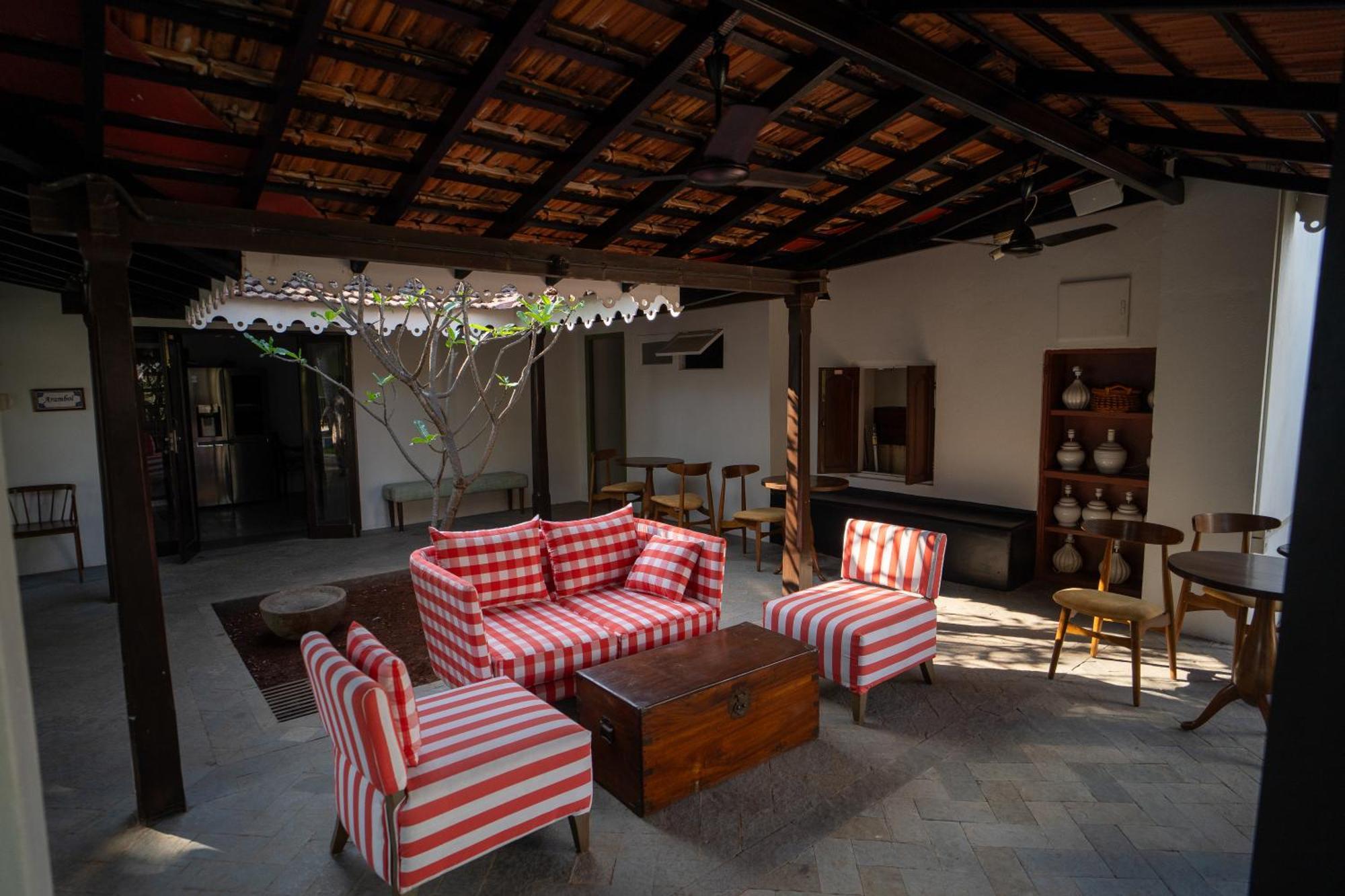 The Project Cafe Hotel Aldona Exterior photo